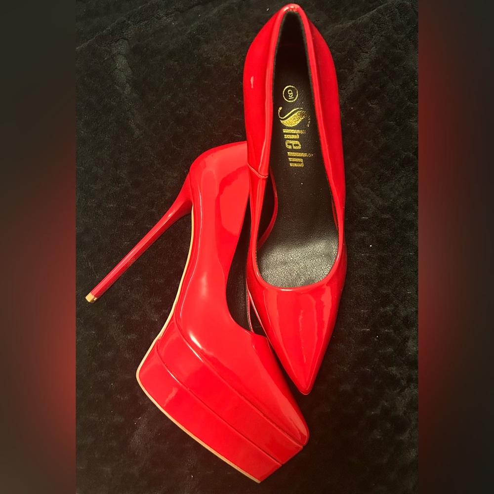 Red Stilettos - Picture 4 of 6
